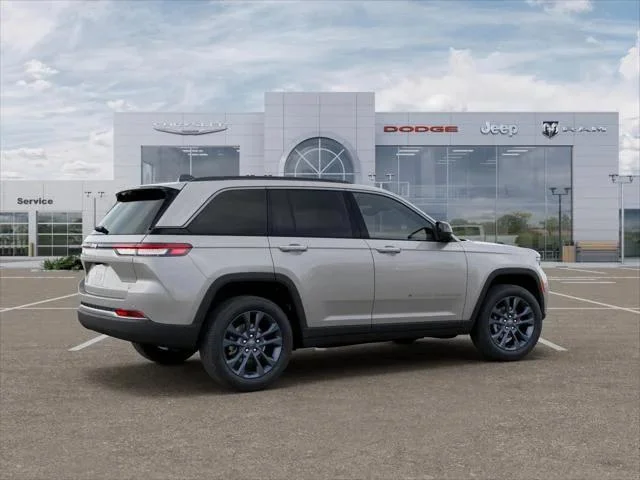 New 2026 Silver Zynith Exterior Paint Jeep Limited image 56