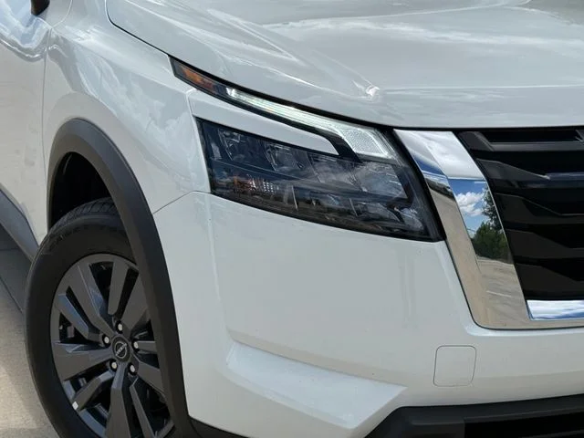 Used 2024 White Nissan SV image 3