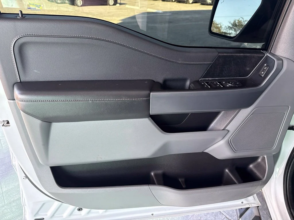 Used 2021 White Metallic Ford XLT image 39