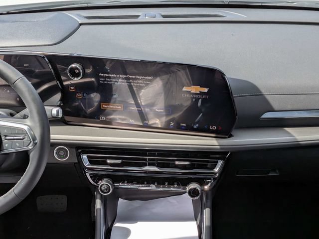 New 2027 Summit White Chevrolet LT image 19