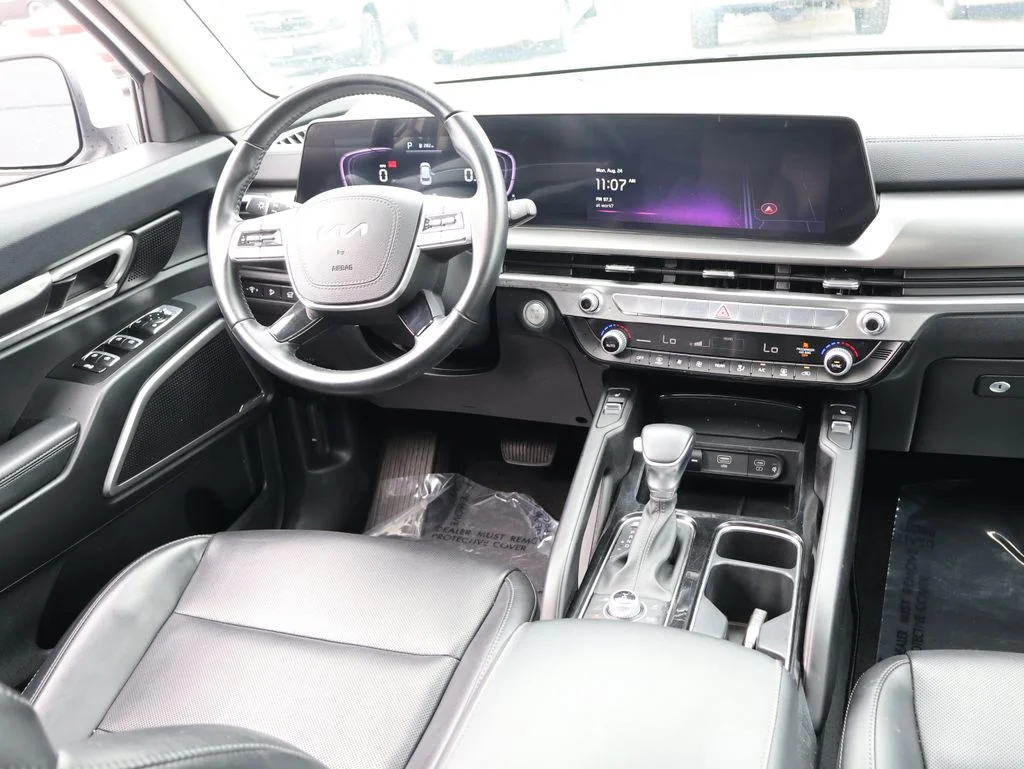 Used 2025 White Kia S image 13