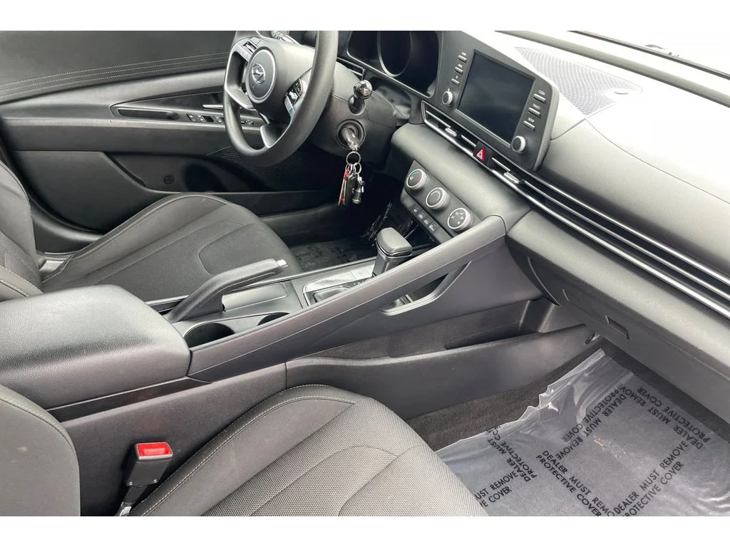 Used 2021 Calypso Red Hyundai SE image 18