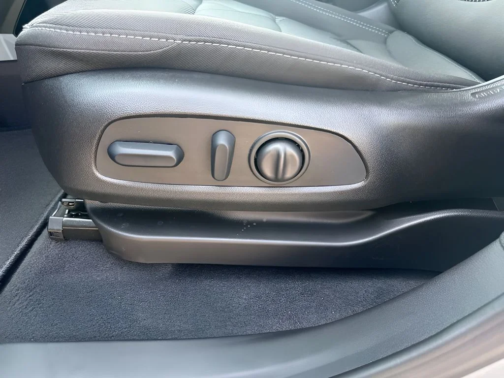 Used 2027 Gray Chevrolet LT image 10