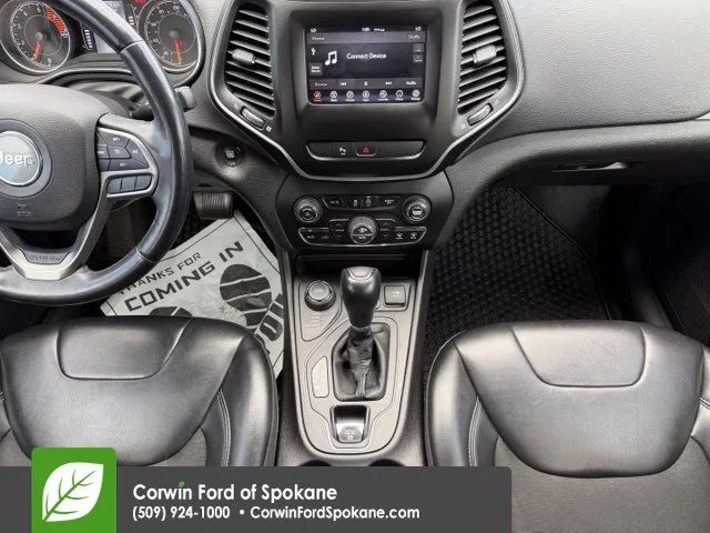 Used 2019 Granite Crystal Clearcoat Metallic Jeep Latitude Plus image 27