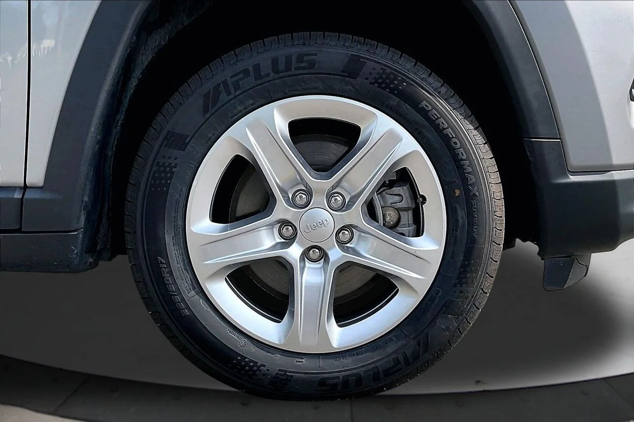 Used 2023 Silver Jeep Sport image 34