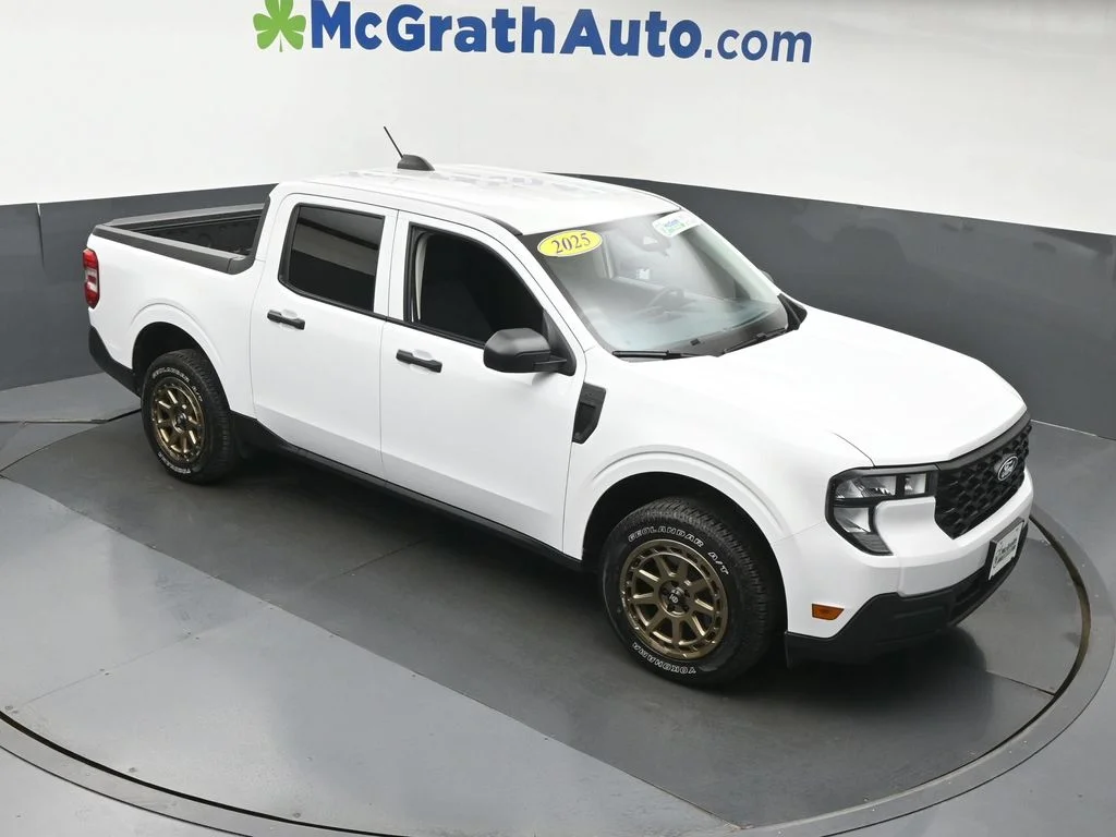Used 2025 White Ford XL image 3