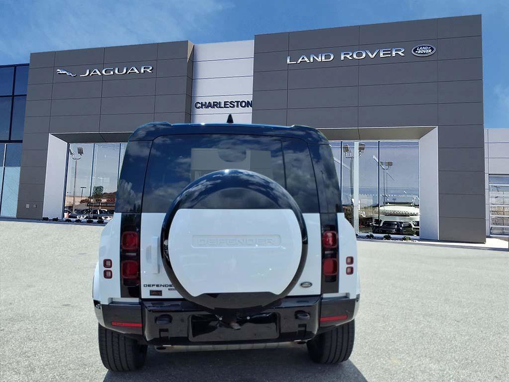 Certified Used 2023 Fuji White Land Rover X-Dynamic SE image 4