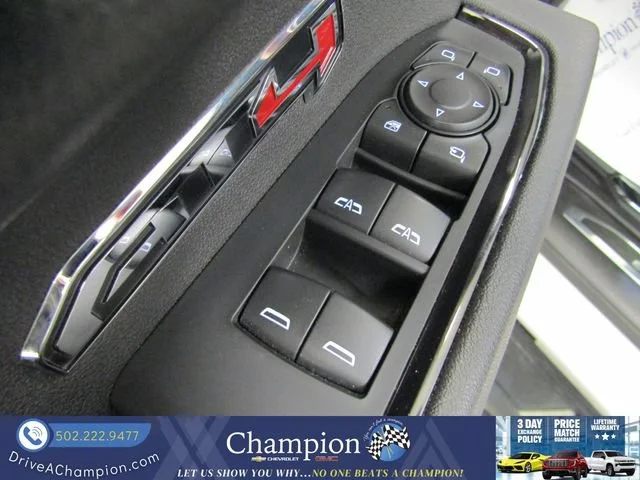 Used 2025 Summit White GMC AT4 image 31