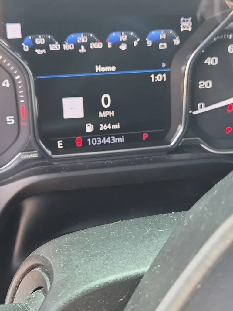 Used 2022 White Frost Tricoat GMC Denali image 3