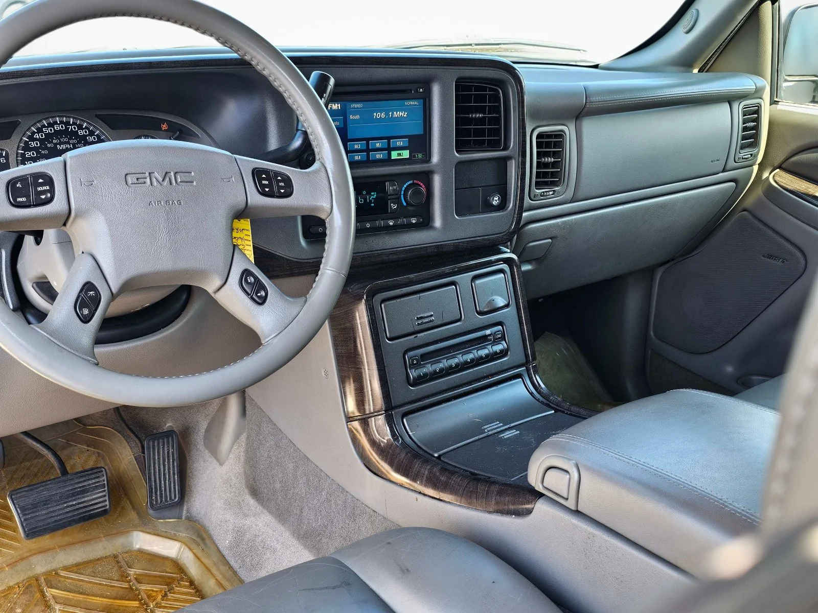 Used 2005 Summit White GMC Denali image 33