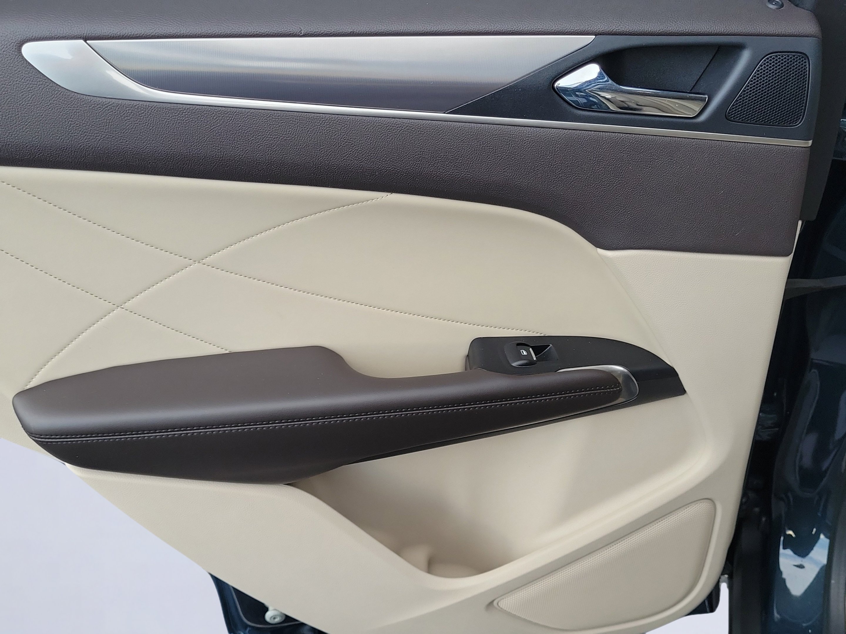 Used 2019 Sea Green Lincoln Standard image 10