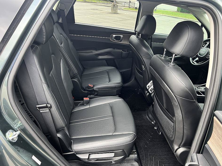 Used 2022 Aruba Green Kia X-Line EX image 16