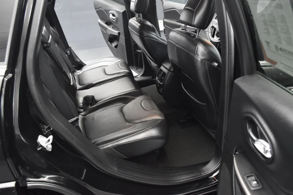 Used 2019 Black Jeep Overland image 26