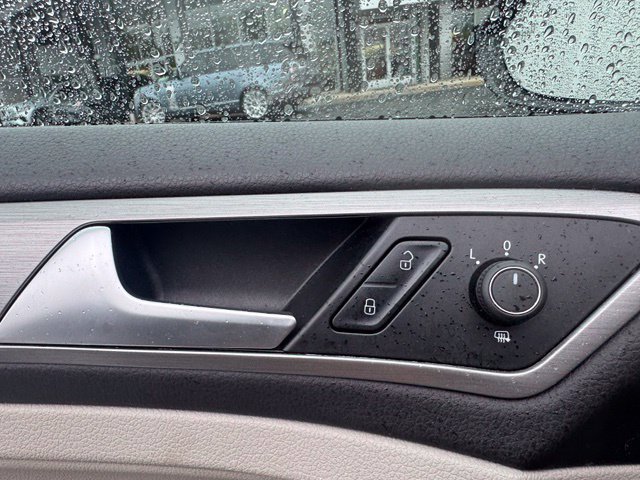 Used 2017 Black Volkswagen  image 8