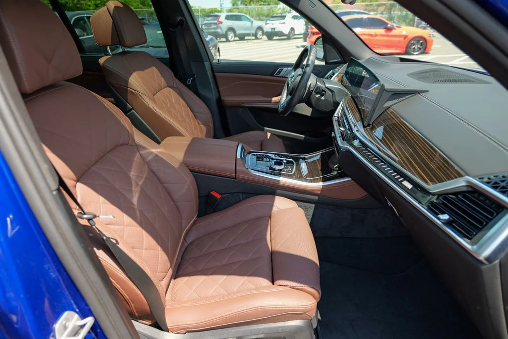 Used 2025 Marina Bay Blue Metallic BMW M60i image 37
