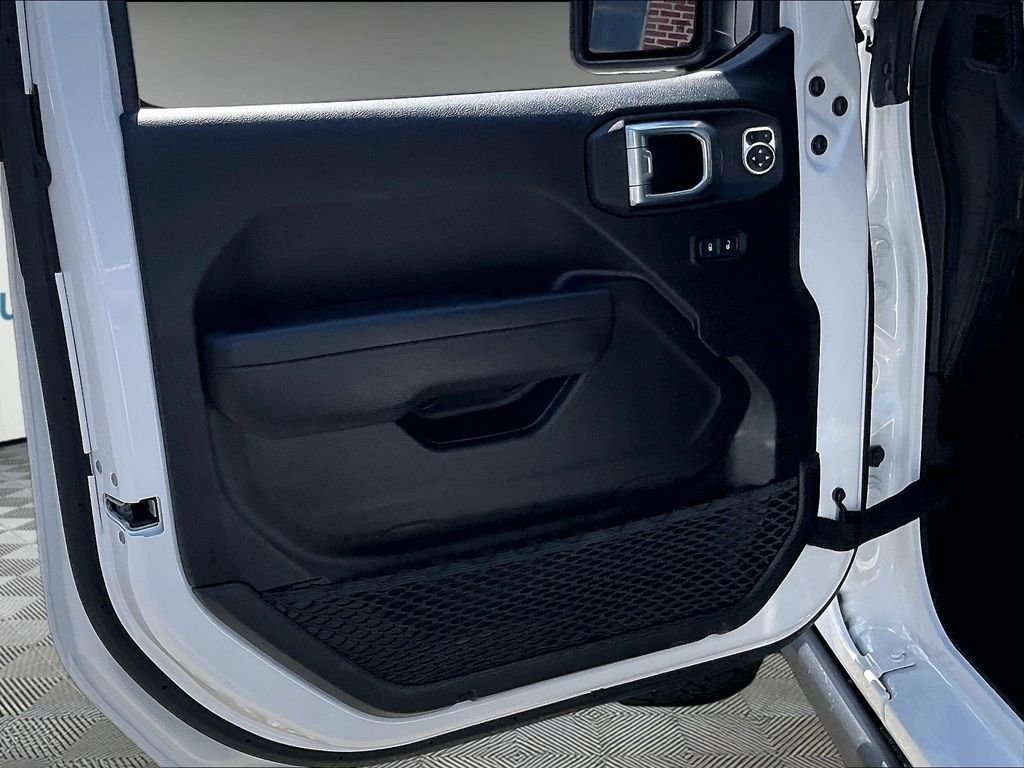 Used 2025 White Jeep Nighthawk image 9