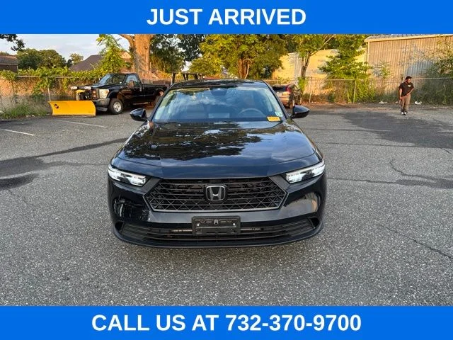 Used 2025 Crystal Black Pearl Honda SE image 2