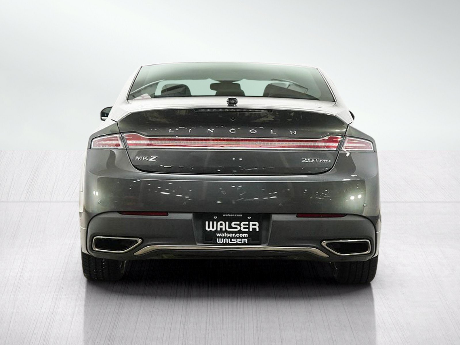 Used 2017 Magnetic Gray Metallic Lincoln Reserve image 4