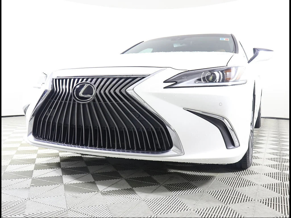 Certified Used 2020 Eminent White Pearl Lexus Base image 2