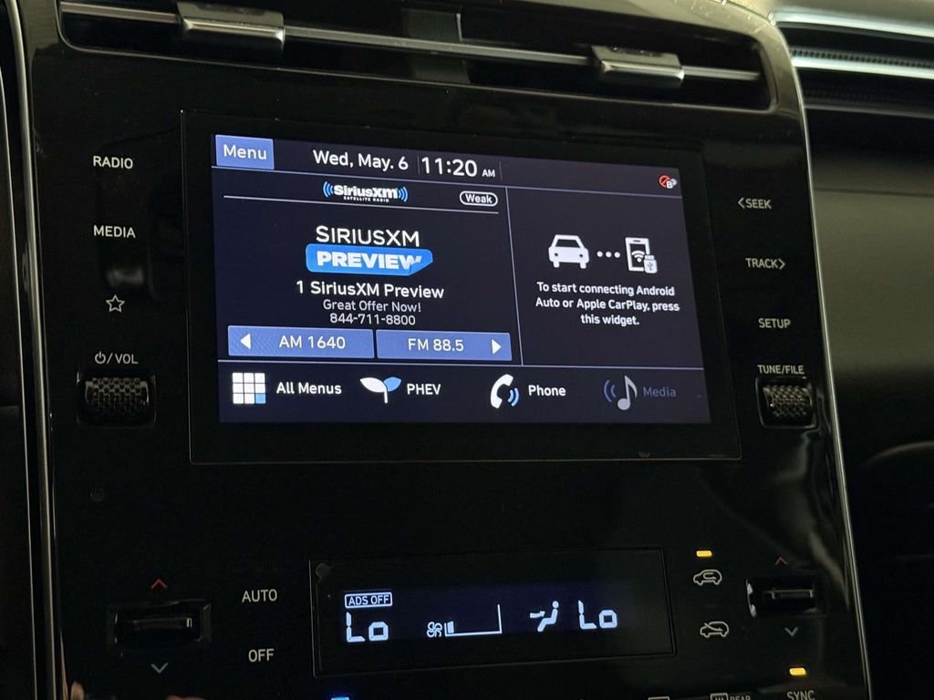 Used 2023 White Hyundai SEL image 3