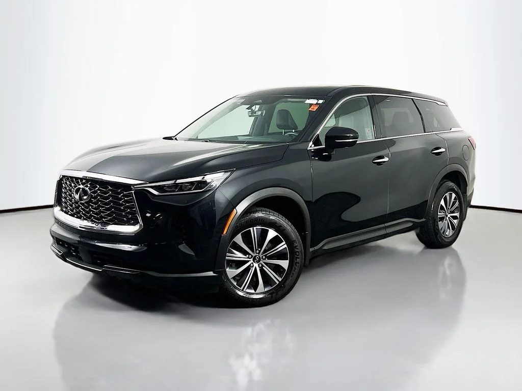 Used 2023 Black INFINITI PURE image 3
