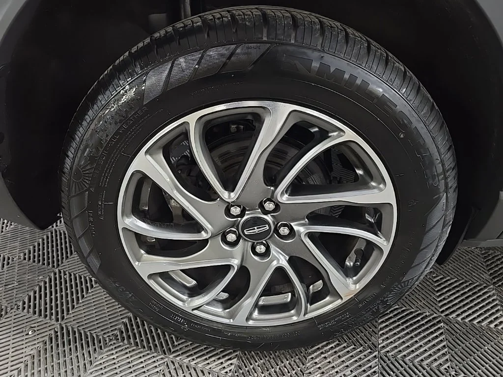 Used 2022 Silver Lincoln Standard image 15