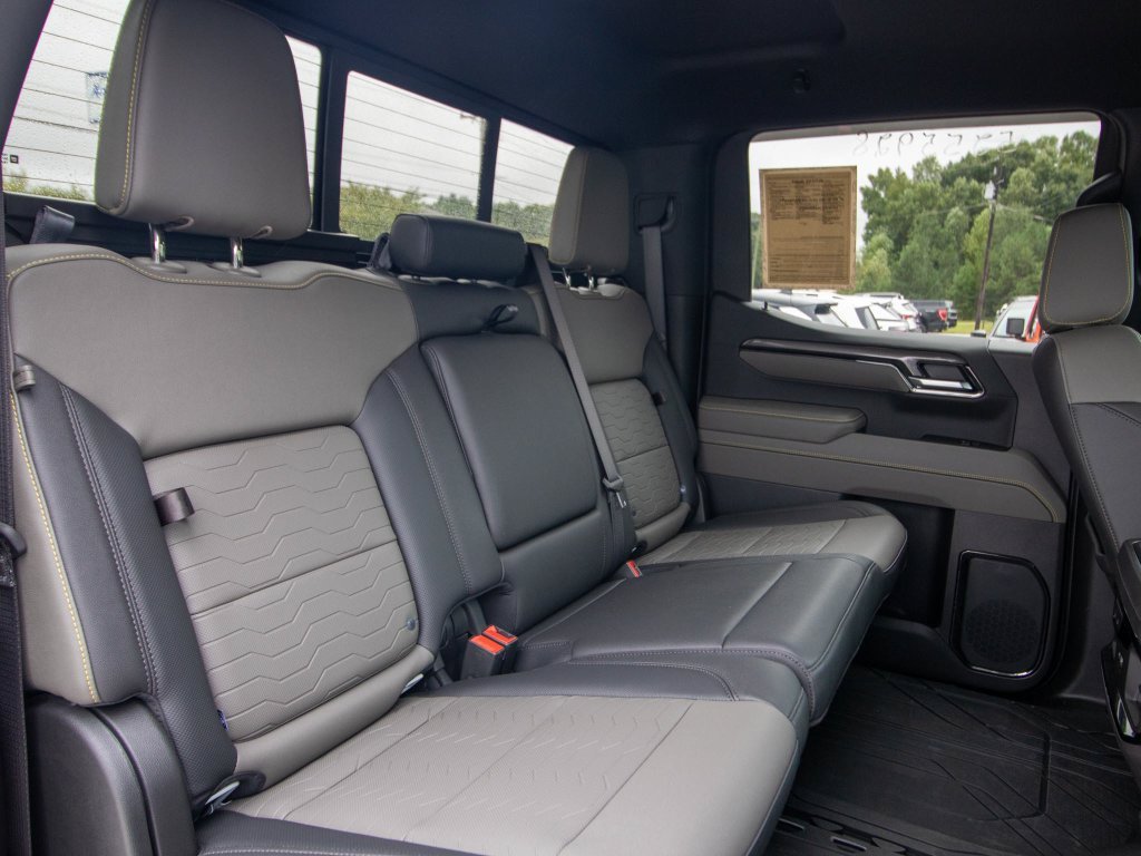 2025 Chevrolet Silverado 1500 ZR2 - Photo 13