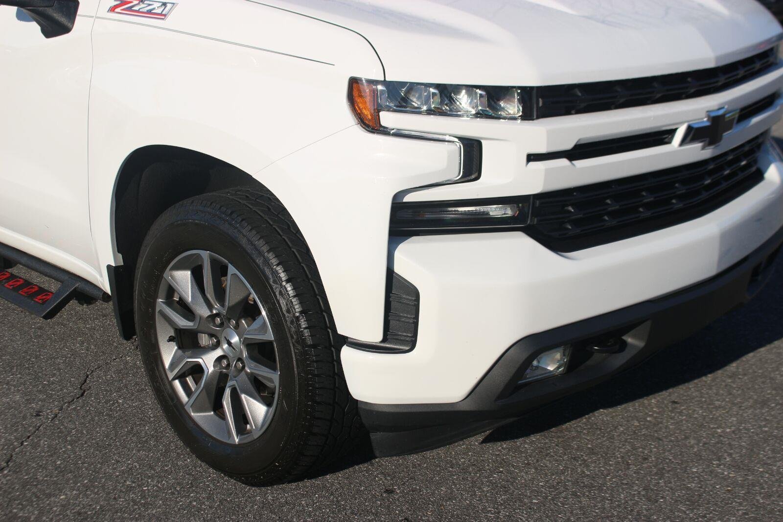 Used 2022 SUMMIT WHITE Chevrolet RST image 9