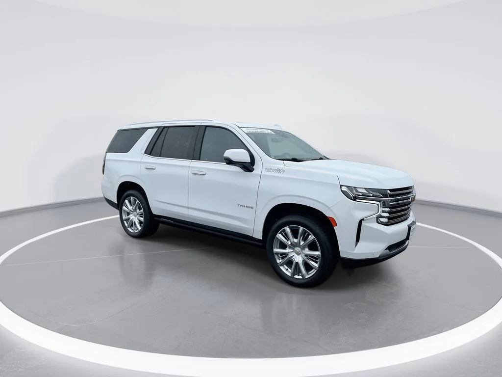 Used 2023 White Chevrolet High Country image 2