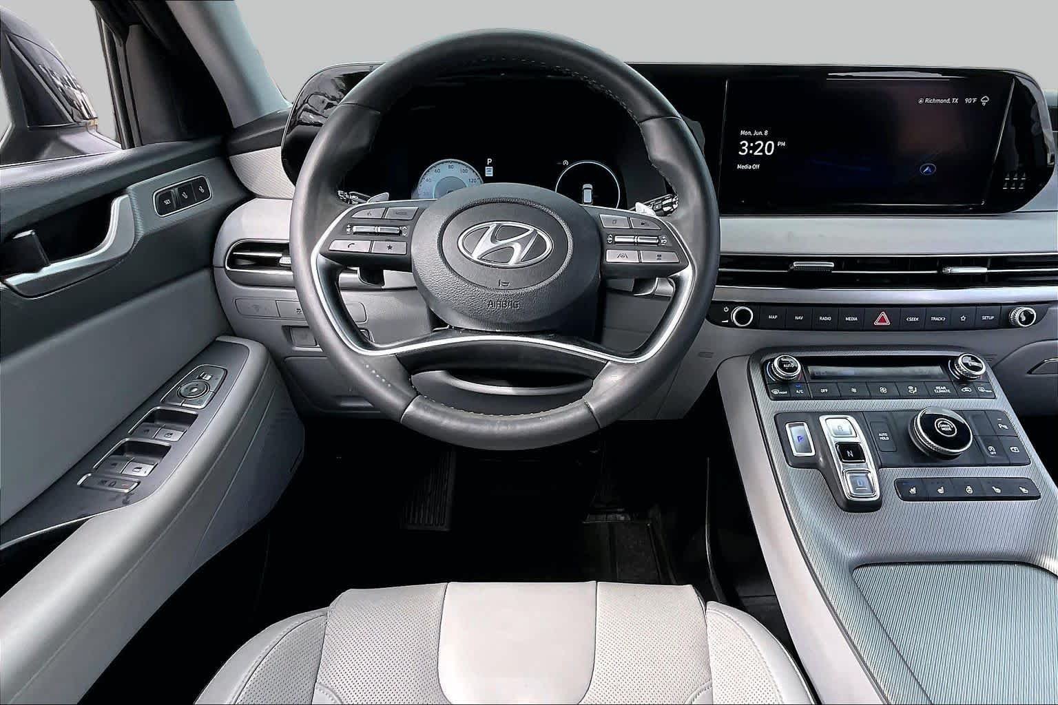 Used 2024 Moonlight Cloud Hyundai SEL 8P image 6
