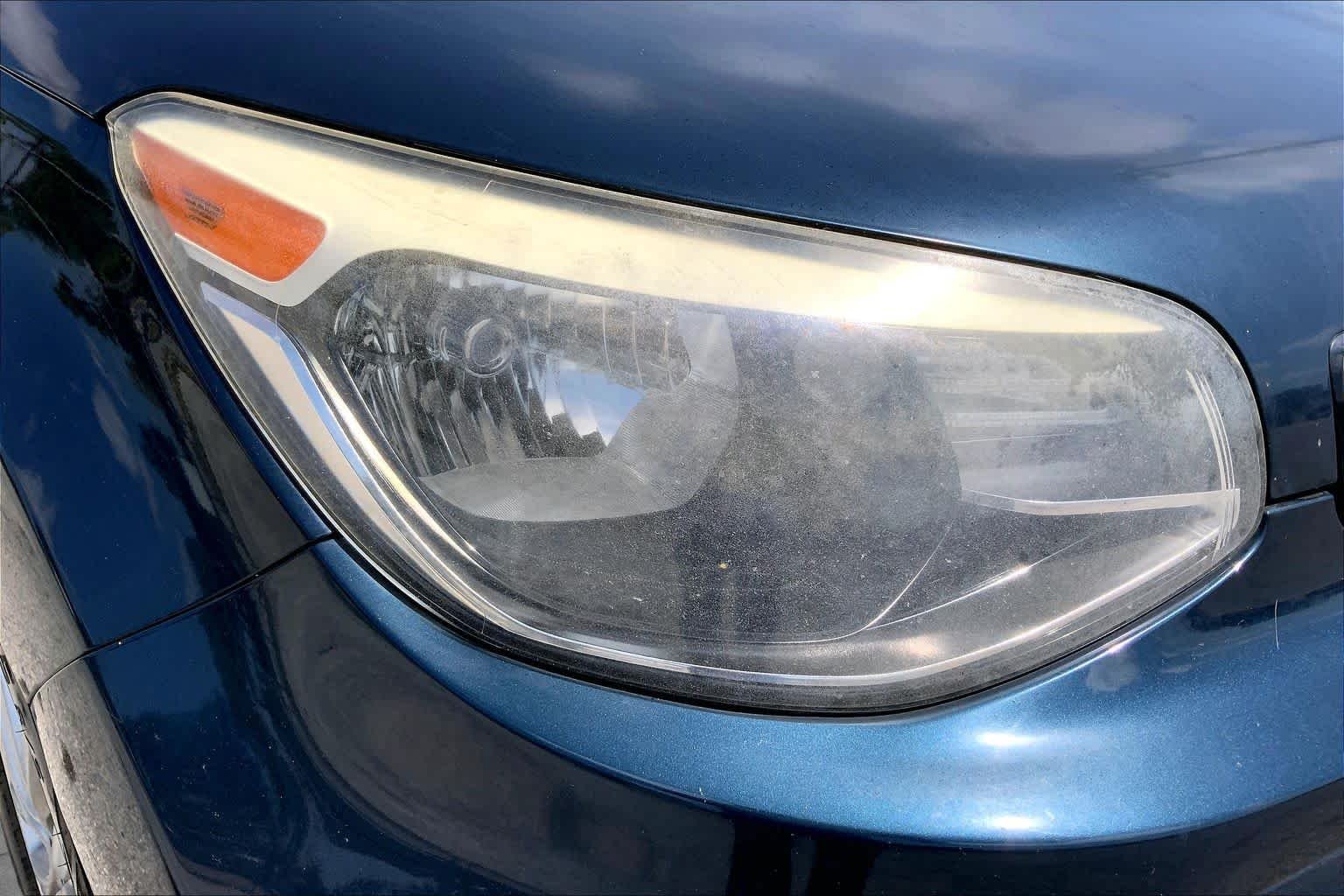 Used 2018 Mysterious Blue Kia + image 27