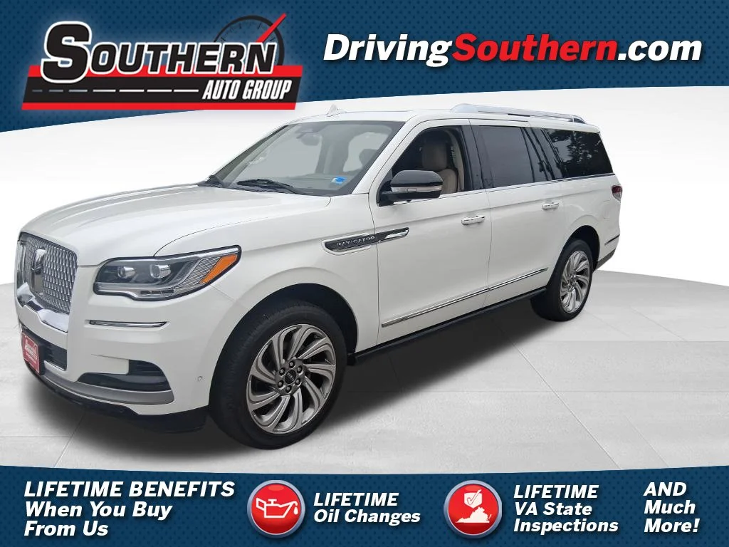 Used 2022 White Lincoln Reserve image 1