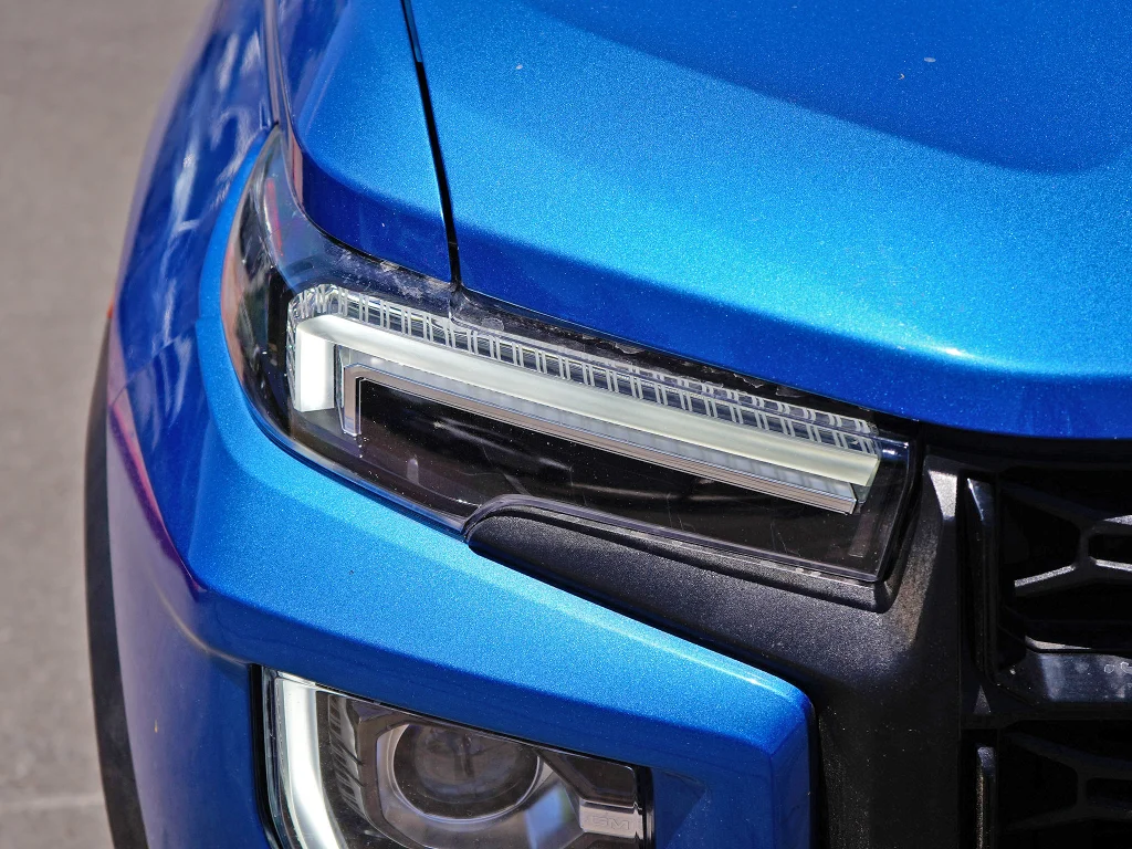 Used 2023 Dynamic Blue Metallic GMC 4WD Elevation image 2