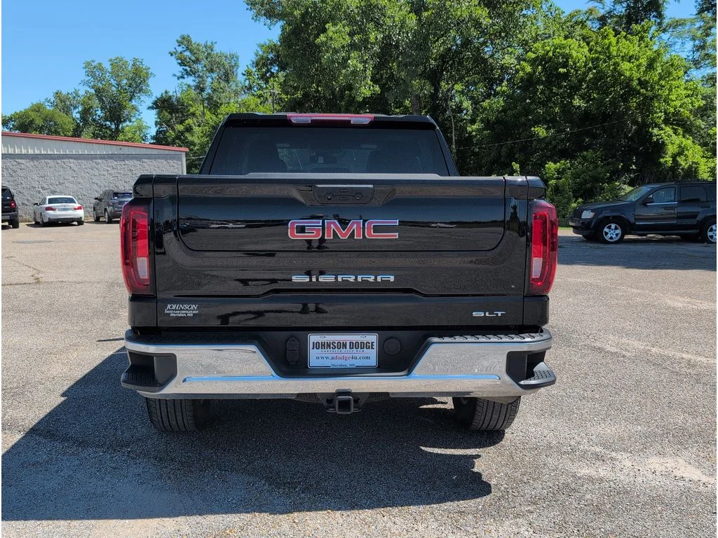 Used 2025 BLACK GMC Crew Cab 147" SLT image 4