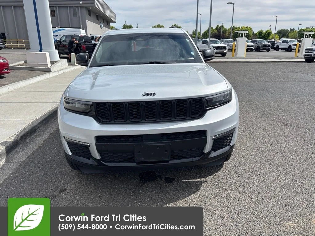 Used 2024 Silver Zynith Jeep Altitude image 6
