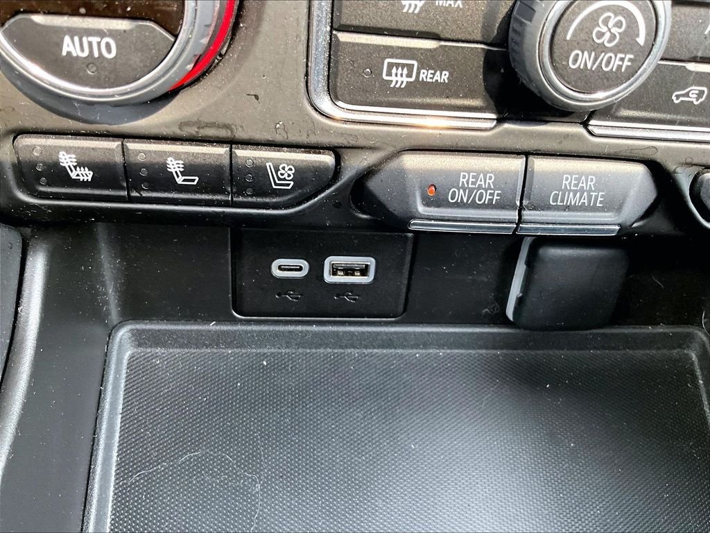 Used 2023 White Chevrolet Premier image 27