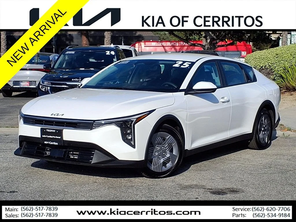 2025 Kia K4 LX AT's photo