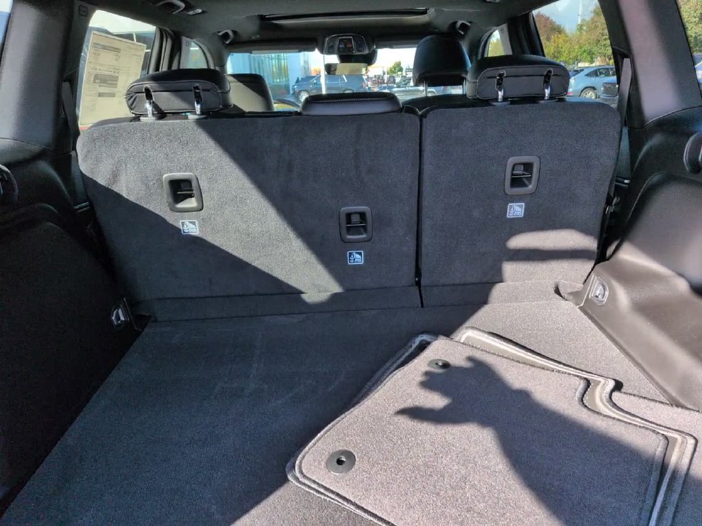 New 2027 Bright White Clear-Coat Paint Jeep Laredo image 9