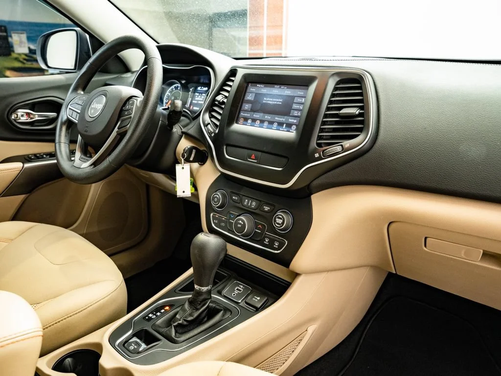 Used 2019 Bright White Clear Coat Jeep Latitude image 47