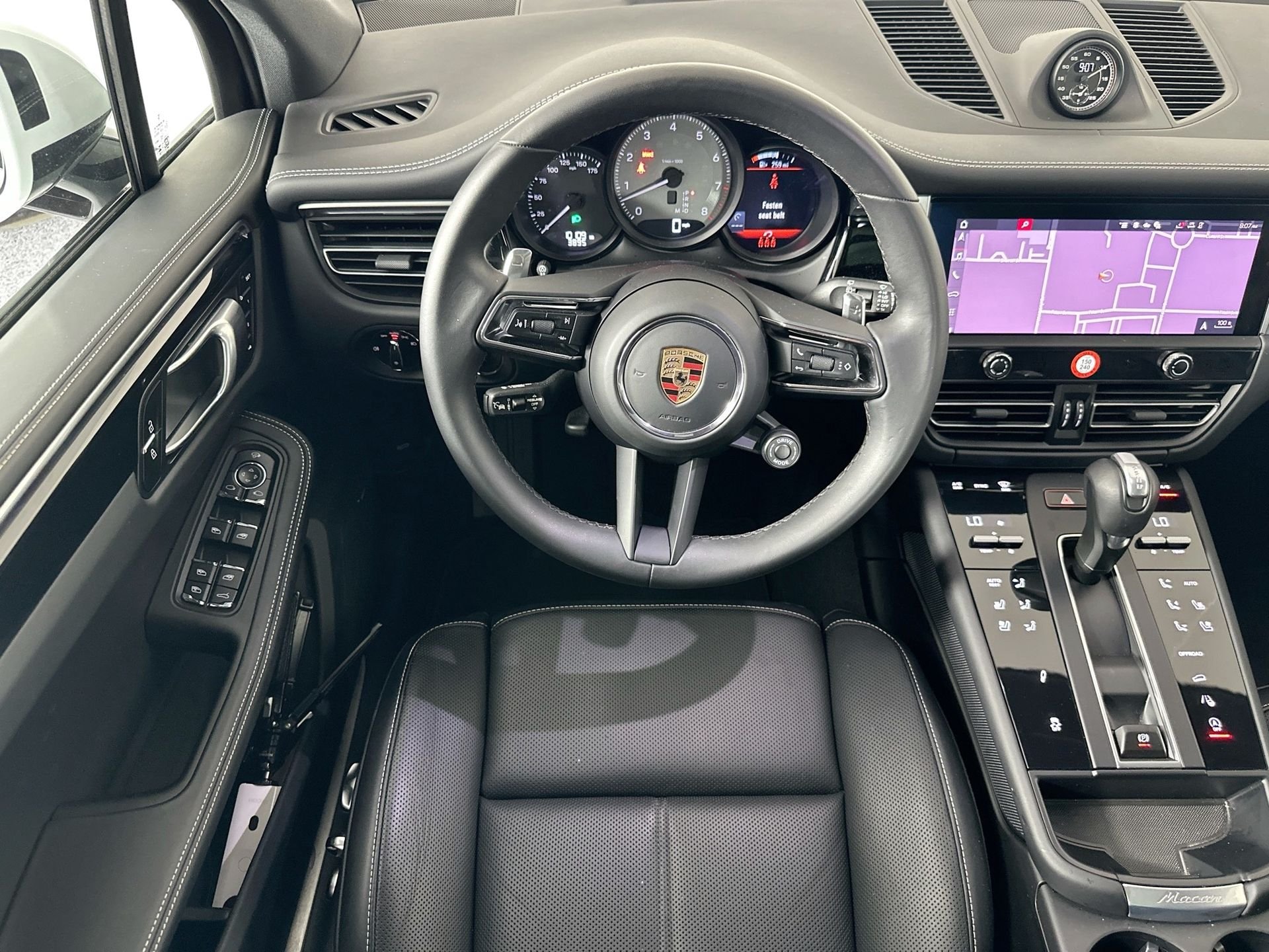 2024 Porsche Macan S - Photo 18