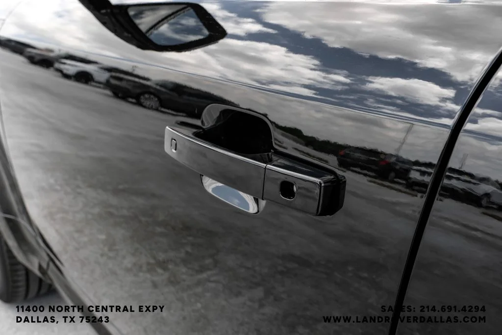 New 2026 Santorini Black Metallic Land Rover X-Dynamic SE image 37