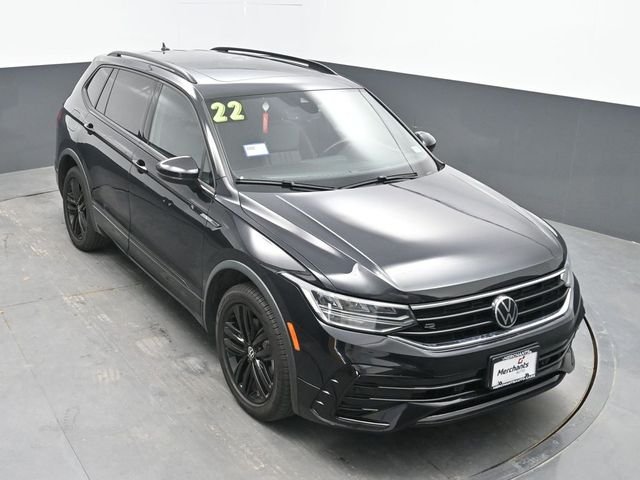Used 2022 Black Volkswagen 2.0T SE R-Line Black image 17