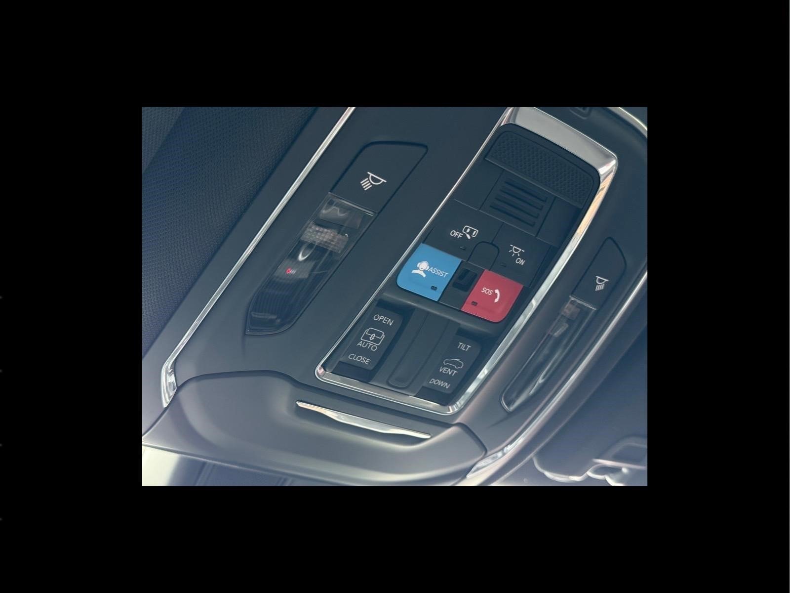 Used 2025 Diamond Black Crystal Pearlcoat Jeep Laredo X image 20