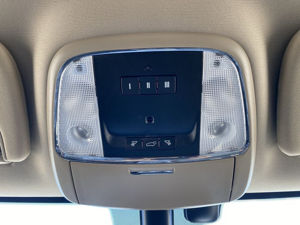 Used 2018 Bright White Clearcoat Jeep Limited image 29