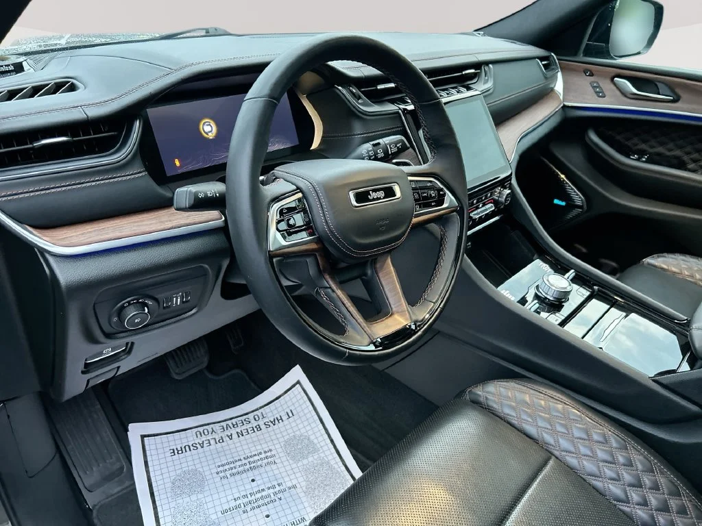 Used 2022 Black Jeep Summit image 13