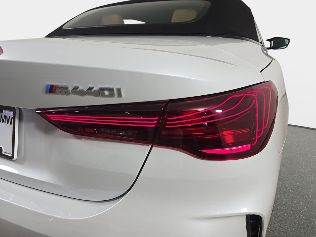 New 2027 Mineral White Metallic BMW M440i xDrive image 33