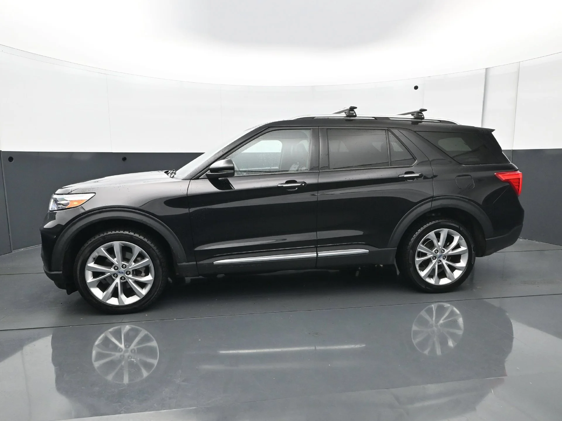 Used 2022 Black Ford Platinum image 3
