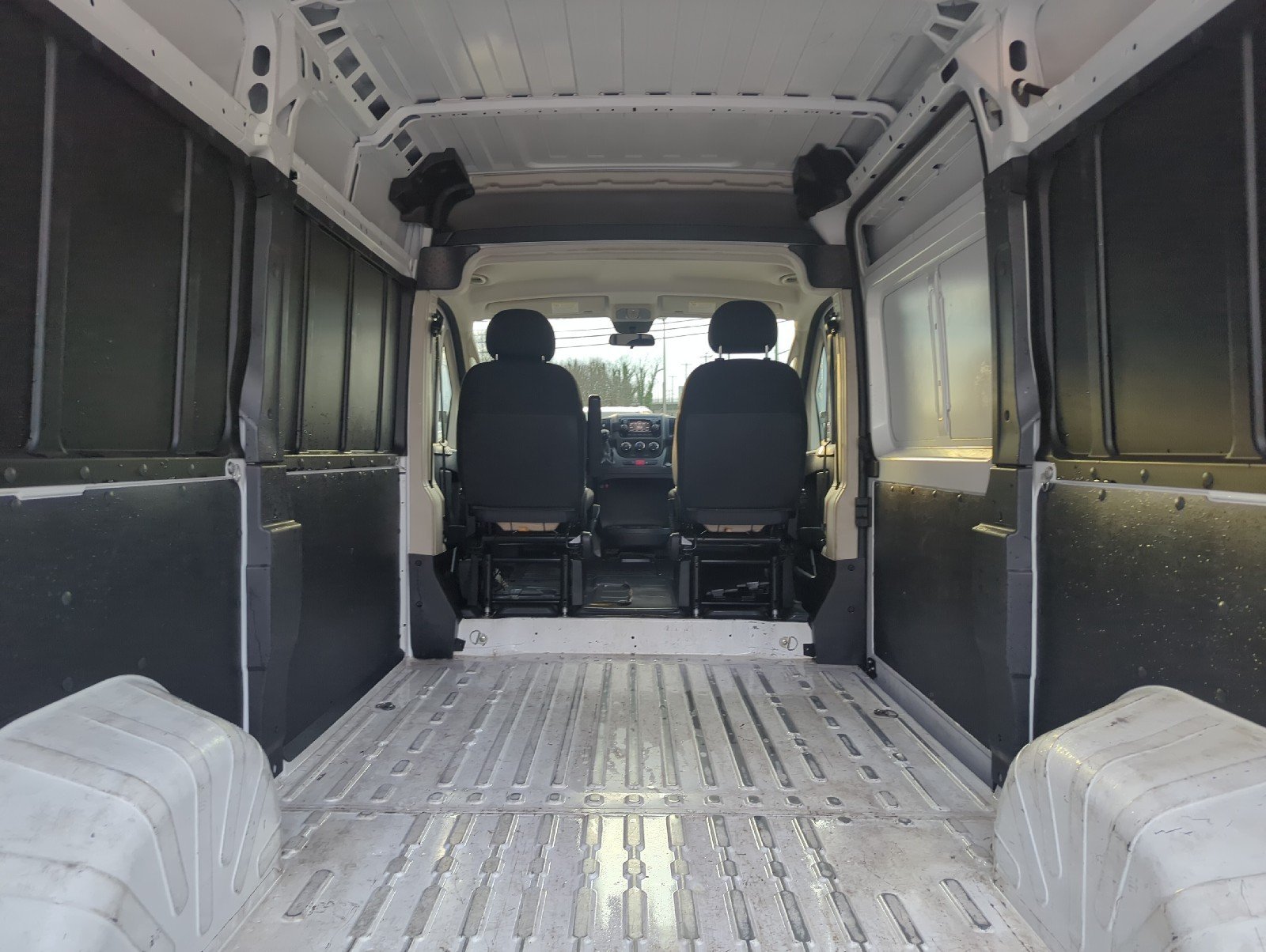 2019 Ram ProMaster 1500 Cargo Van photo 3