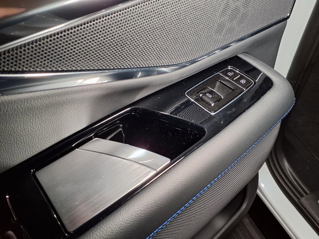 2026 Cadillac Escalade IQL Luxury - Photo 11