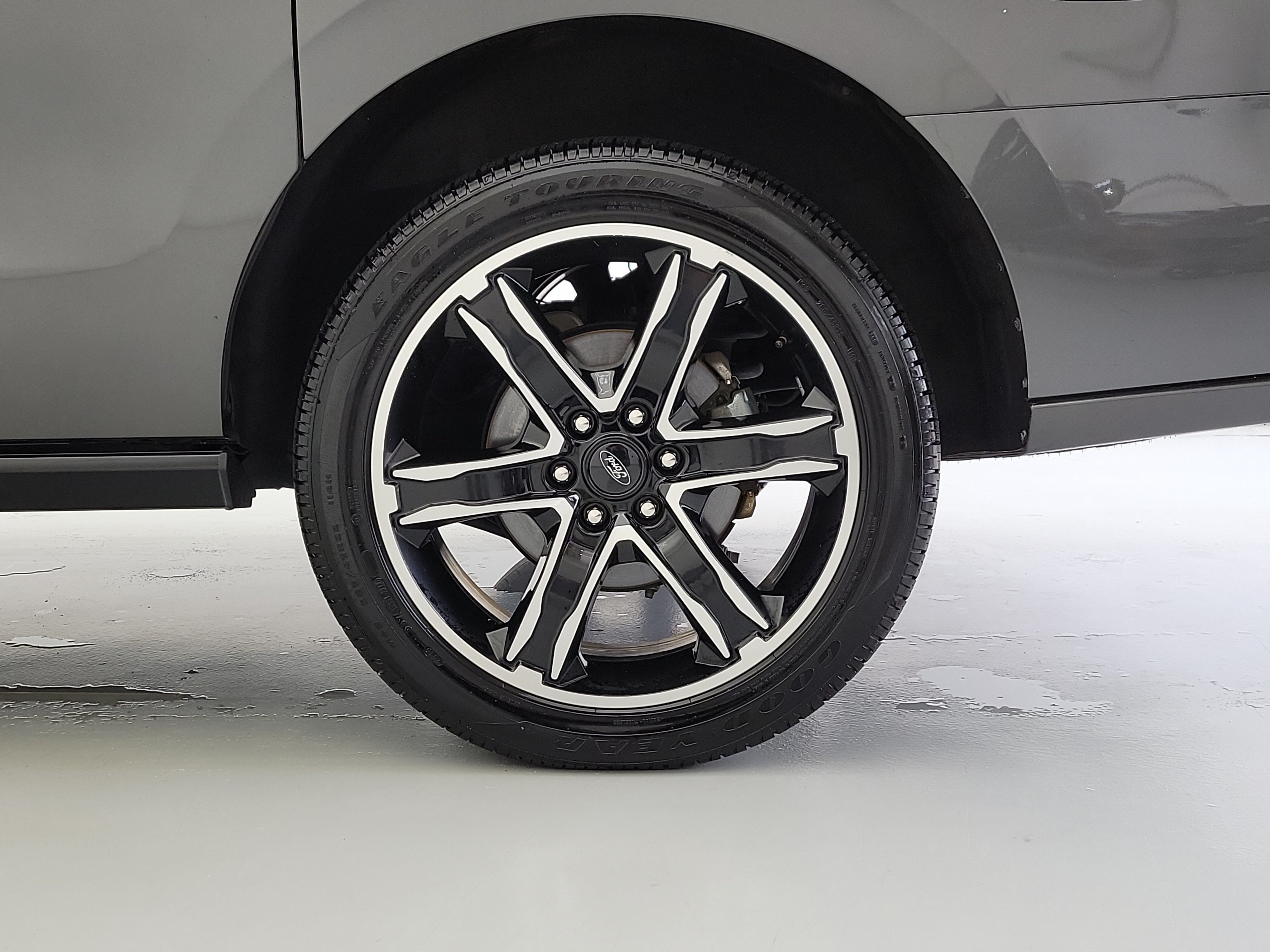 Used 2021 Magnetic Ford Limited image 13